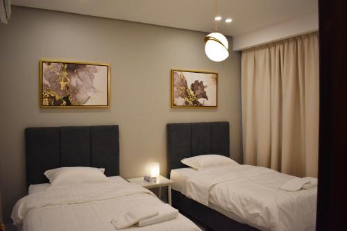 Cama ou camas em um quarto em مساكن كيو
