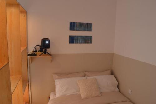 a bedroom with a bed with white pillows at Luxurious Japandi Loft in Ptolemaida