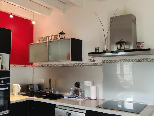 Una cocina o cocineta en Gite de la tannerie 3