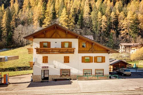 a large house with a mountain in the background at B&B Cicolini in Rabbi