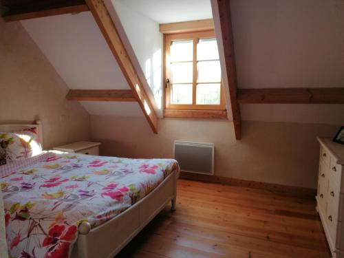 a bedroom with a bed and a window at Gîte de Kerlouérien Botsorhel in Botsorhel