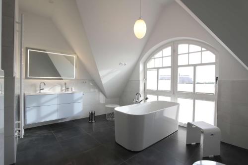 Kúpeľňa v ubytovaní Strandhaus Buskam im Mönchgut auf Rügen