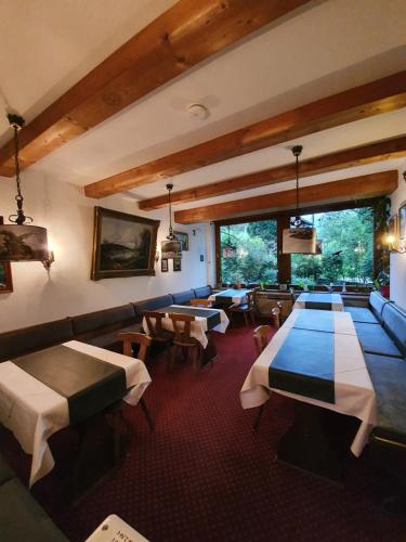 Ένα ή περισσότερα κρεβάτια σε δωμάτιο στο Gästehaus Alpenkranz