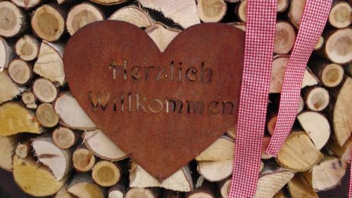 a heart with the words tethelitis williminator at Landhaus Hofer in Neustift im Stubaital