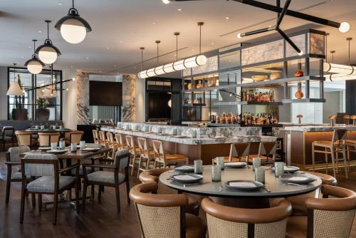 a restaurant with tables and chairs and a bar at Four Seasons Hotel Houston in Houston