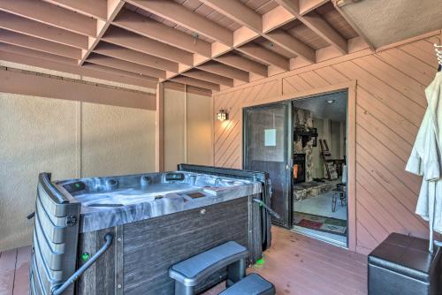 Ảnh trong thư viện ảnh của Ruidoso Condo with Private Hot Tub about 1 Mi to Dtwn! ở Ruidoso