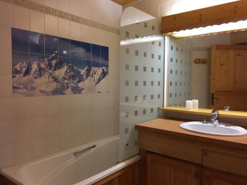 a bathroom with a sink and a bath tub and a sink at EPIC 1850 l'appartement in Courchevel