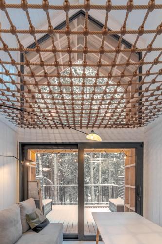 a living room with a wooden ceiling at Leśna Kąpiel in Karpacz