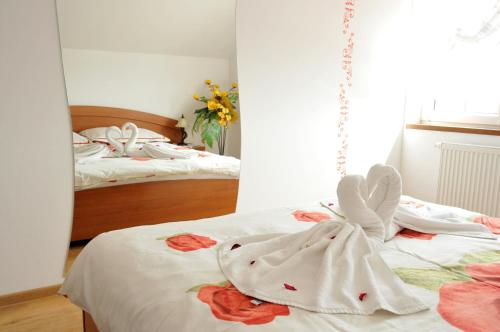 a bedroom with two beds with towels on the bed at Hotel Restauracja Rywa Verci in Stopnica