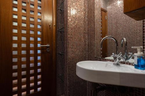 Koupelna v ubytování Holiday villa in elite residential area of Faro
