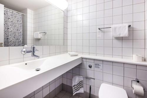 Scandic Aarhus Vest tesisinde bir banyo