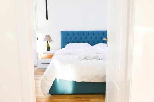 Matisse No3 - One Bedroom Apartment With Balcony