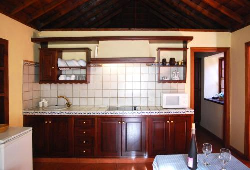 A kitchen or kitchenette at Casa Bana I