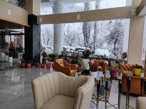 Gallery image of NatureVilas Sarovar Portico - Centrally Heated in Manāli