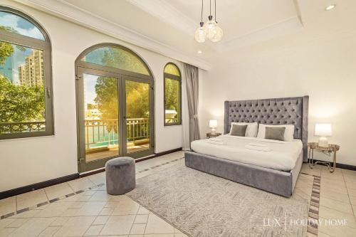 Gallery image of LUX - The Savoy Palm Villa in Dubai
