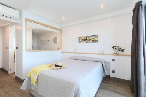 Ένα ή περισσότερα κρεβάτια σε δωμάτιο στο Hotel La Vigie - Face à la mer