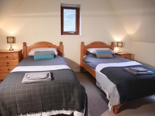 En eller flere senge i et værelse på Rocky Mountain View Cottage