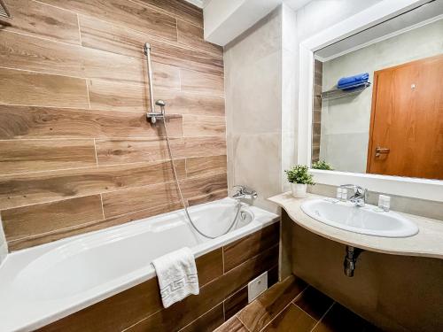 O baie la Hotel Carpathia