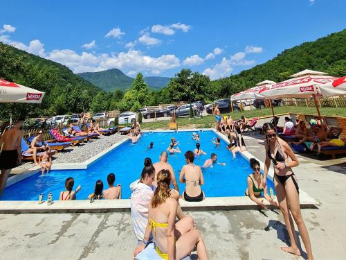 Swimmingpoolen hos eller tæt på Rafting centar RT