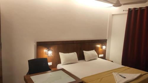 Hotel Anvisha Executiveにあるベッド
