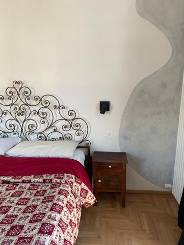 a bedroom with a bed with a red and white quilt at Chèvres à Cheval - Apartment in Aosta