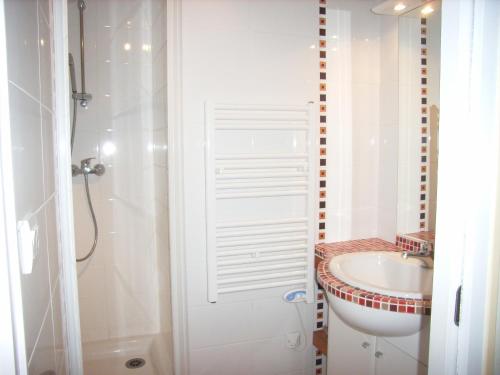 Koupelna v ubytování REF 146 Appartement pour quatre personnes jolie vue Port Crouesty ARZON