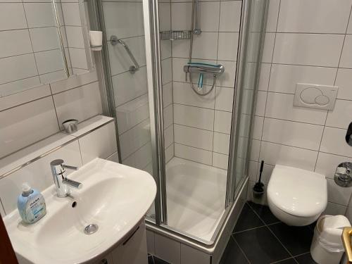 Phòng tắm tại Residenz am Yachthafen, Whg 21