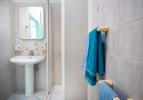 a bathroom with a sink and a mirror at Lungomare Bay, e sei in spiaggia... in Cala Gonone