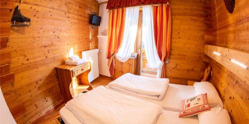 
Ein Bett oder Betten in einem Zimmer der Unterkunft Hotel Capriolo
