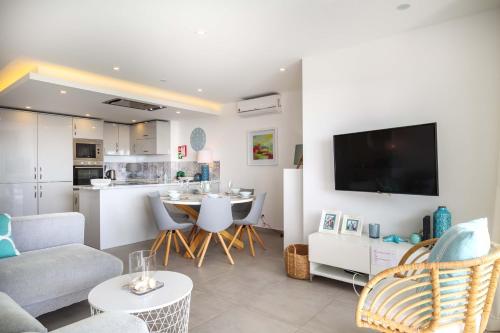 Waterside 3 Bedroom Sea view