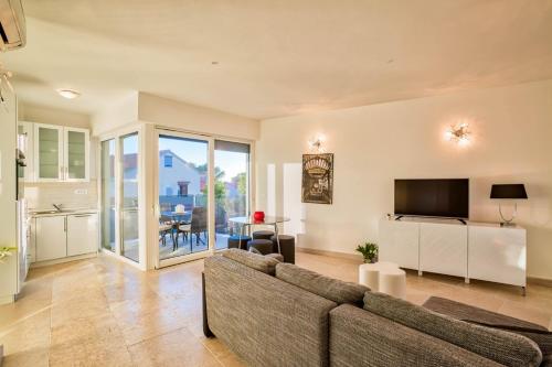 Modern Townhouse Apartments Borik (4286)