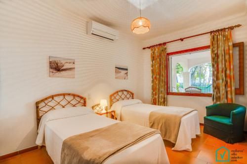 C371 Anecs by Mallorca Villa Selection房間的床