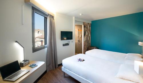 Säng eller sängar i ett rum på B&B HOTEL Marseille Centre La Timone