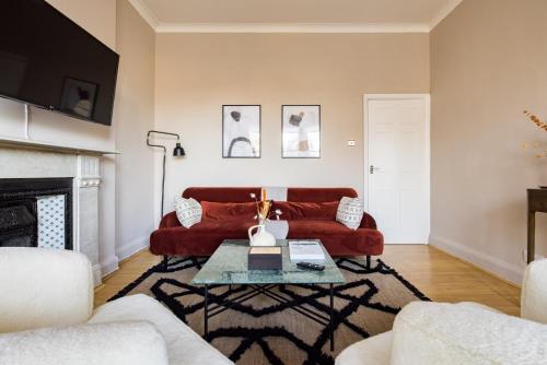 The Ealing Escape - Elegant 2BDR Flat With Parking