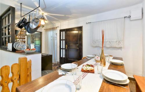 Imagen de la galería de Nice Home In Prugovac With 3 Bedrooms, Sauna And Wifi, en Prugovac