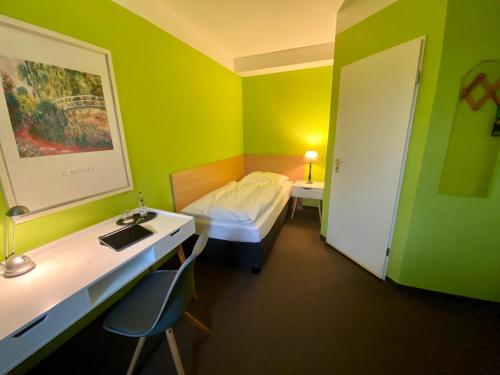 Säng eller sängar i ett rum på Hotel Kaiserswerth