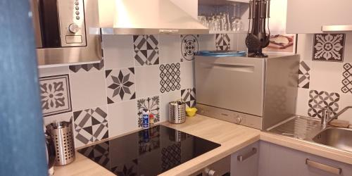 Kuchyň nebo kuchyňský kout v ubytování Studio 115 4 étoiles