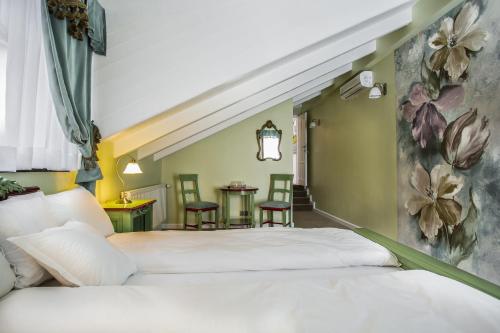 a bedroom with a bed and a painting on the wall at Casa Timpuri Vechi in Sibiu