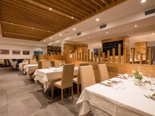 Restorāns vai citas vietas, kur ieturēt maltīti, naktsmītnē Albergo Dimaro Wellness Hotel