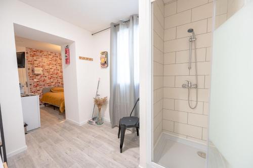 Ванна кімната в NG SuiteHome - Lanester Lorient - Netflix - Wifi
