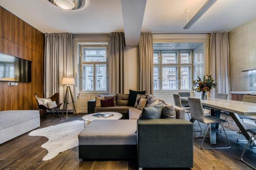 Posezení v ubytování Charming Apartments Prague by Michal&Friends