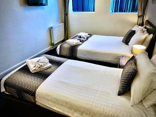 Ένα ή περισσότερα κρεβάτια σε δωμάτιο στο Royal Seabank Hotel