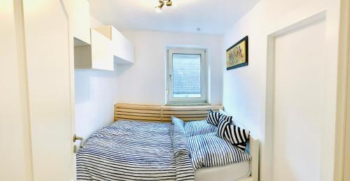 a bedroom with a bed and a window at Herrscherrshaus-W237 in Neustadt an der Weinstraße