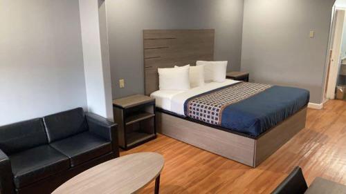 Ένα ή περισσότερα κρεβάτια σε δωμάτιο στο Palace Inn - Baytown I-10