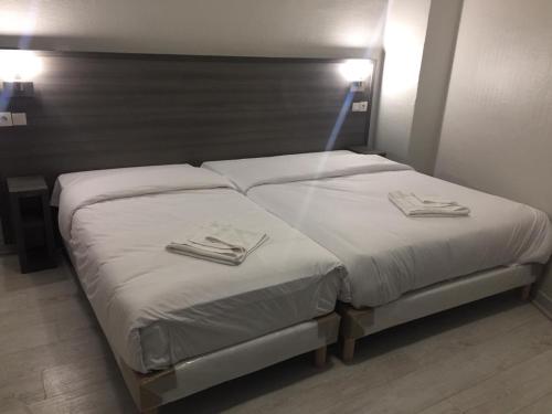 A bed or beds in a room at PAX HOTEL