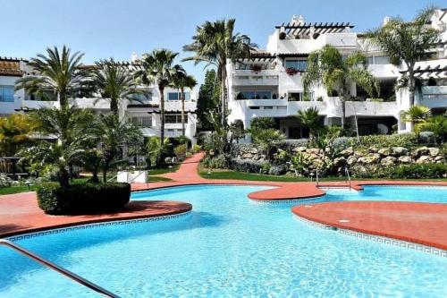 Luxury Apartment in Puerto Banus Free Parking, 100m to Beach & Marina