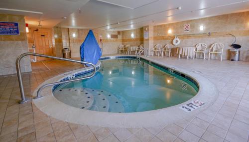 a jacuzzi tub in the middle of a building at Americana Hotel Boardwalk in Ocean City