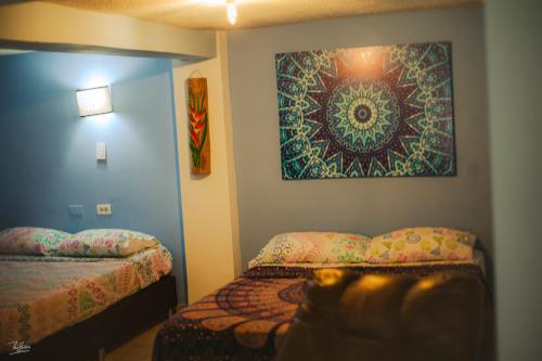 Katil atau katil-katil dalam bilik di Acogedor apartaestudio
