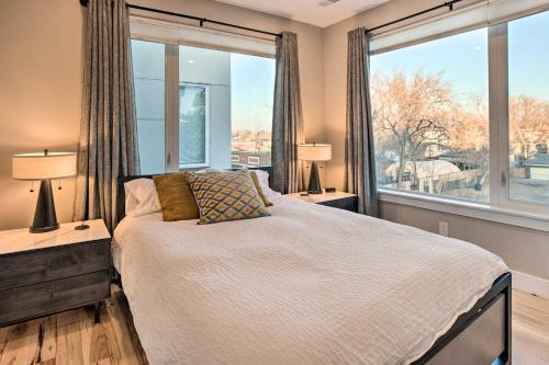 Postel nebo postele na pokoji v ubytování Denver Tennyson Townhouse with Rooftop Deck