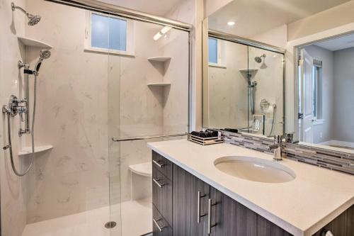 Koupelna v ubytování Denver Tennyson Townhouse with Rooftop Deck